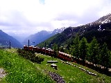 Treno all'imbocco della curva panoramica di Alp Grm - giugno 2008